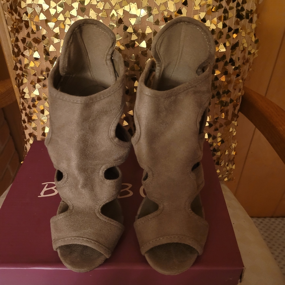Glamorous and sexy! Taupe Beige Suede Peep Toe Heels